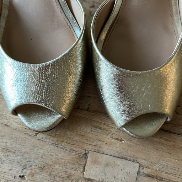 Veronica Beard Godot Gold Metallic Peep Toe Heels size 7.5 - Picture 7 of 13